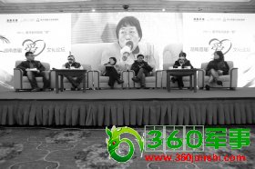1月14日，2013湖南首届“爱文化”论坛，李银河正在发言。图/记者华剑